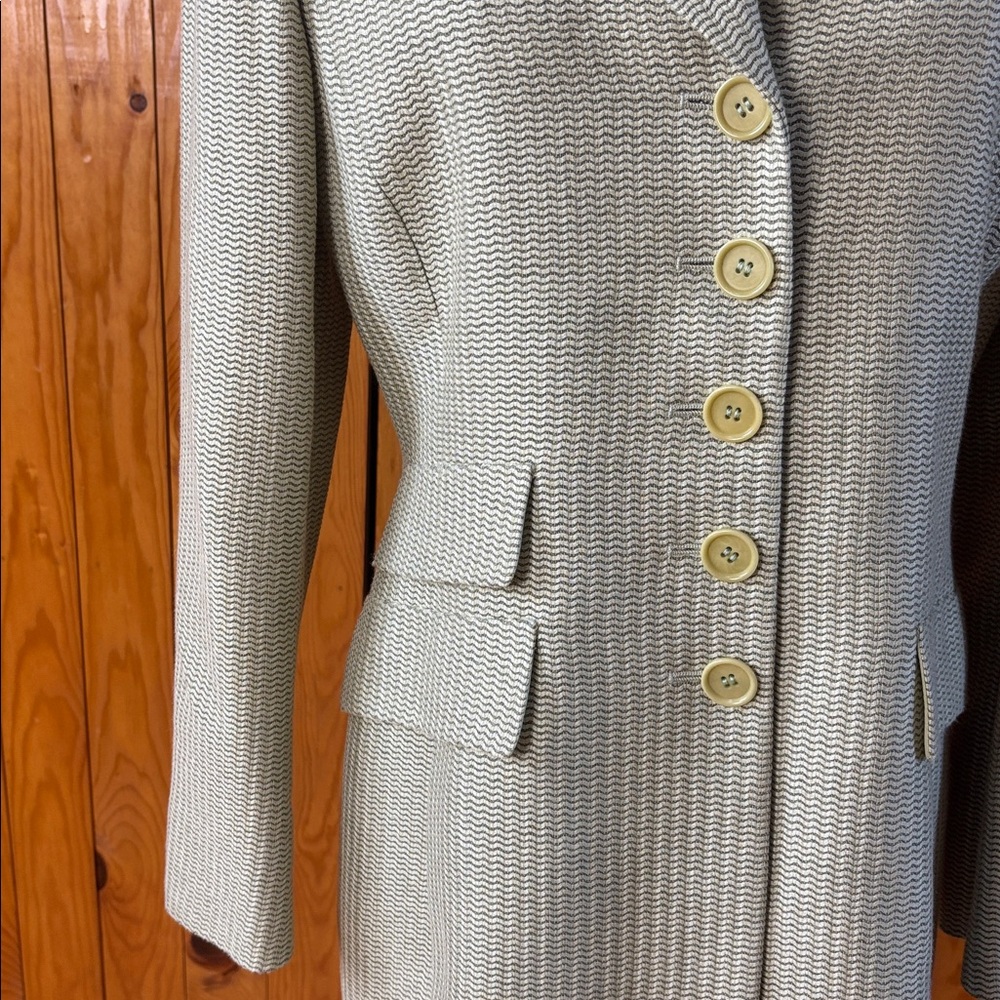 Akris Spring Green Women's Blazer - Picture 5 of 10